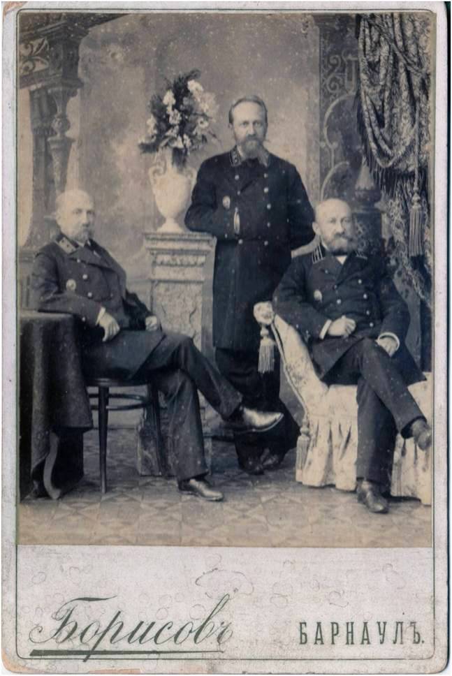 Братья Буштедт - Виктор Андреевич слева.jpg